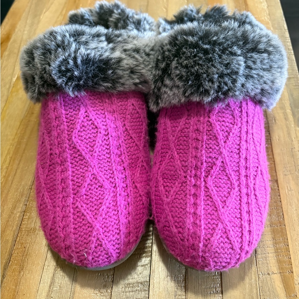 NWOT SoftMoc Women's Fuchsia Knit Slippers with Faux Fur